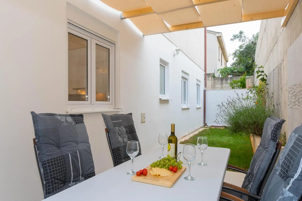Bora Apartment Pula Croatia