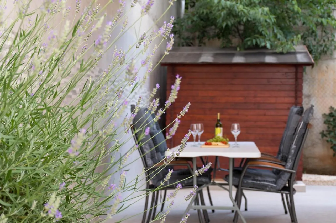 Bora Apartment Pula